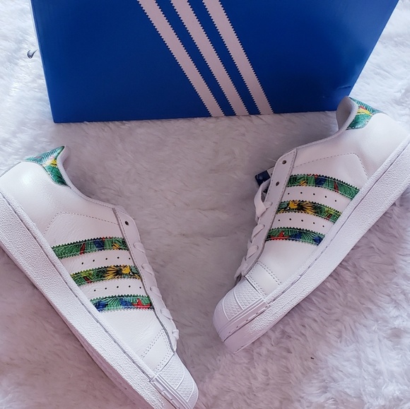 adidas Shoes - New Womens Superstar J